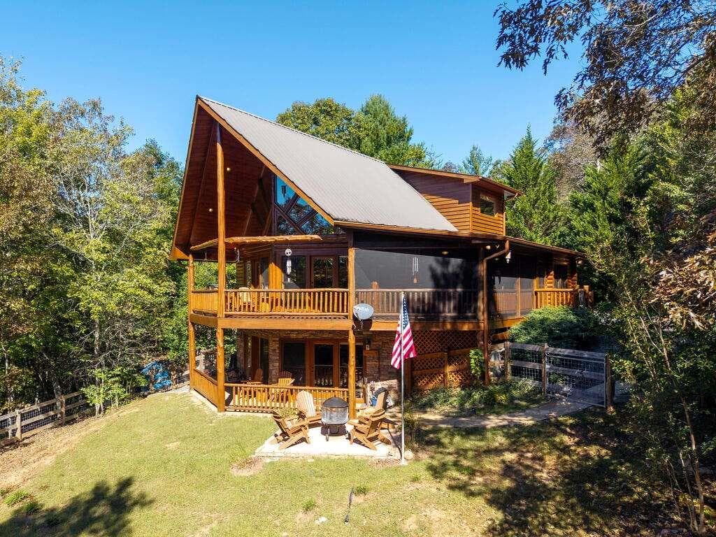 4 bedroom, 3 bathroom, 2,518 sq ft single family residence for sale at 278 Arapaho Walk, Mineral Bluff, GA 30559 — photo 3