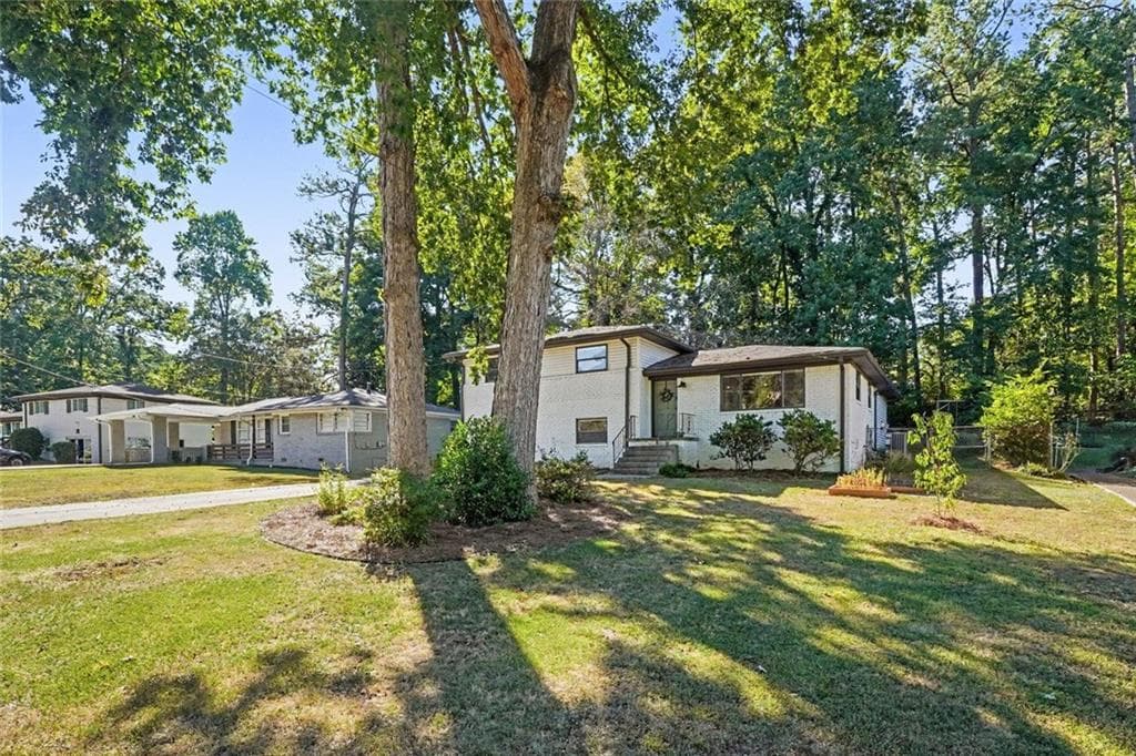 4 bedroom, 3 bathroom, 2,462 sq ft single family residence for sale at 2303 Shamrock Drive, Decatur, GA 30032 — photo 9