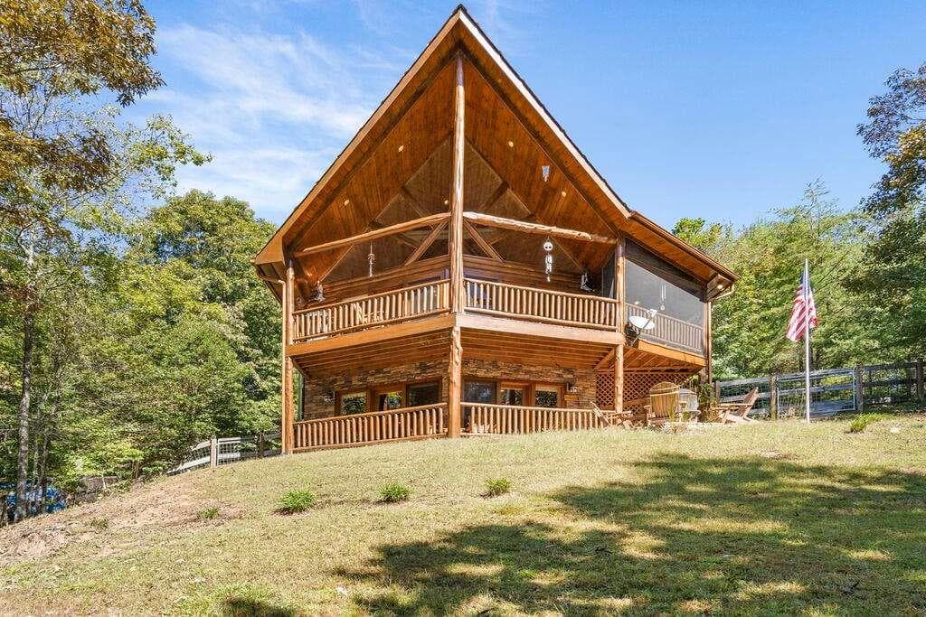 4 bedroom, 3 bathroom, 2,518 sq ft single family residence for sale at 278 Arapaho Walk, Mineral Bluff, GA 30559 — photo 4