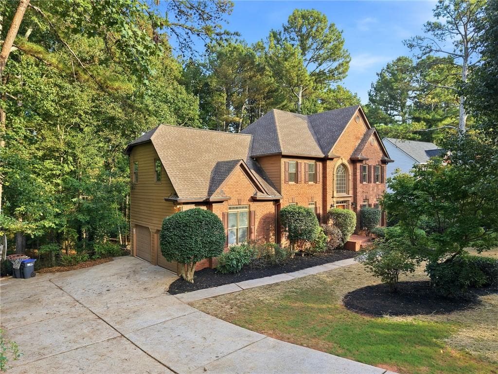 5 bedroom, 4 bathroom, 2,546 sq ft single family residence for sale at 2317 Kingsford Court, Lawrenceville, GA 30043 — photo 2