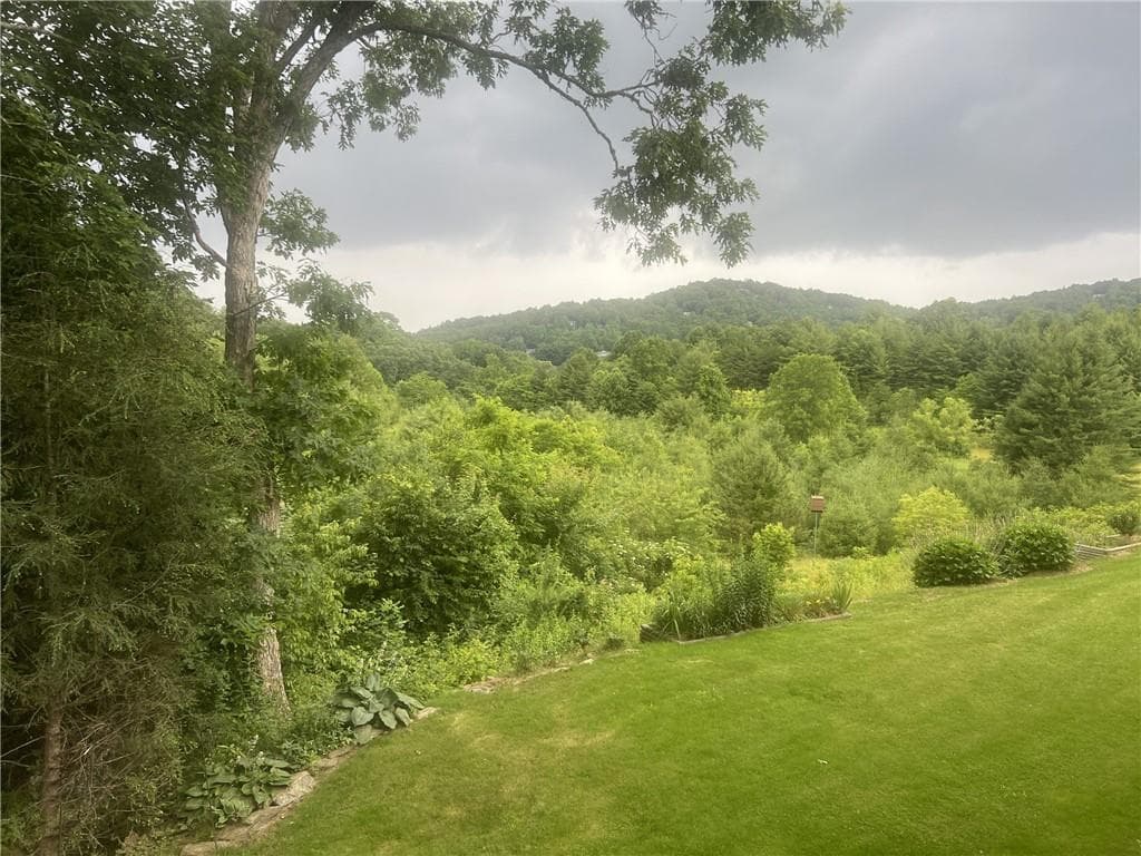 4 bedroom, 6 bathroom, 2,464 sq ft condominium for sale at 19 Aerie Lane, Sky Valley, GA 30537 — photo 8
