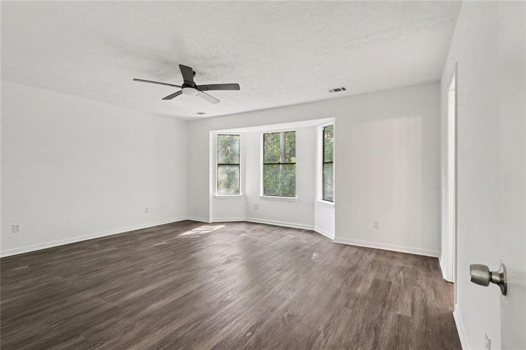 3 bedroom, 2 bathroom, 1,428 sq ft single family residence for sale at 5880 Bluebonnet Circle, College Park, GA 30349 — photo 5