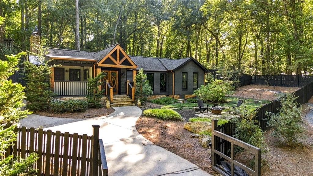 3 bedroom, 2 bathroom, 1,481 sq ft single family residence for sale at 191 Mountain Park Road, Roswell, GA 30075 — photo 3