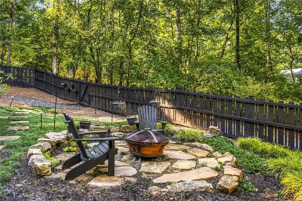 3 bedroom, 2 bathroom, 1,481 sq ft single family residence for sale at 191 Mountain Park Road, Roswell, GA 30075 — photo 6
