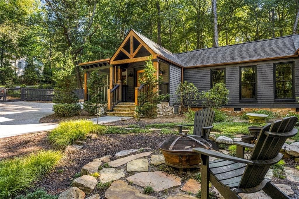 3 bedroom, 2 bathroom, 1,481 sq ft single family residence for sale at 191 Mountain Park Road, Roswell, GA 30075 — photo 4