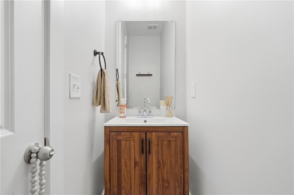 3 bedroom, 4 bathroom, 1,590 sq ft townhouse for sale at 1519 Layton Lane, Atlanta, GA 30318 — photo 5