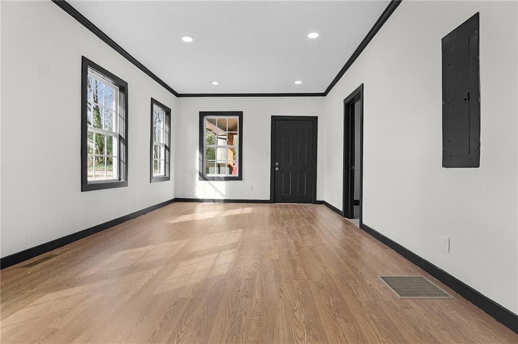 3 bedroom, 4 bathroom, 1,241 sq ft single family residence for sale at 391 S Bend Avenue, Atlanta, GA 30315 — photo 3