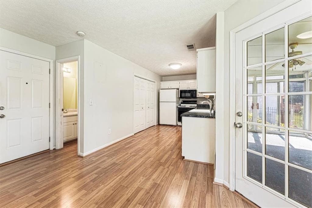 3 bedroom, 3 bathroom, 1,120 sq ft single family residence for sale at 3427 Parkview Place, Hapeville, GA 30354 — photo 10