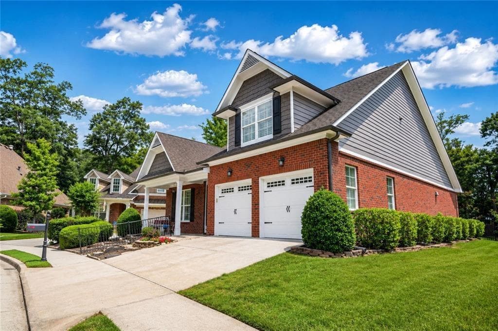 3 bedroom, 4 bathroom, 2,312 sq ft single family residence for sale at 419 Bishopton Street, Grayson, GA 30017 — photo 2