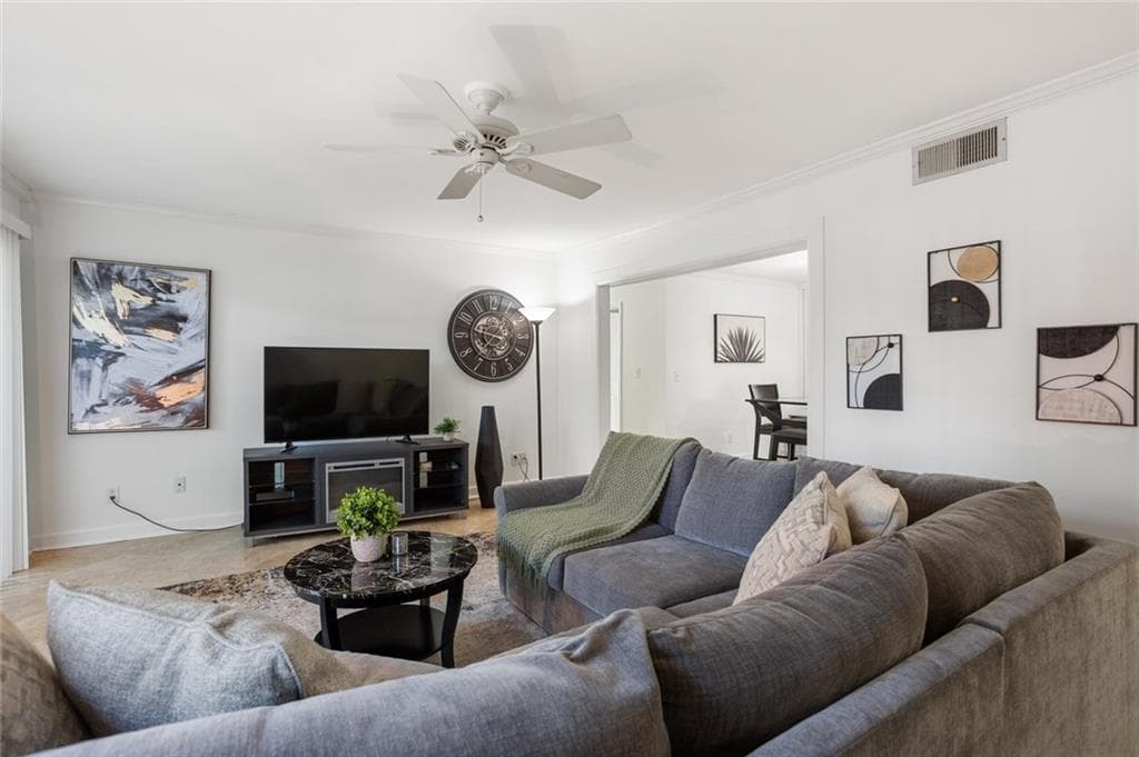 2 bedroom, 2 bathroom, 1,206 sq ft condominium for sale at 6851 Roswell Road H28, Sandy Springs, GA 30328 — photo 3