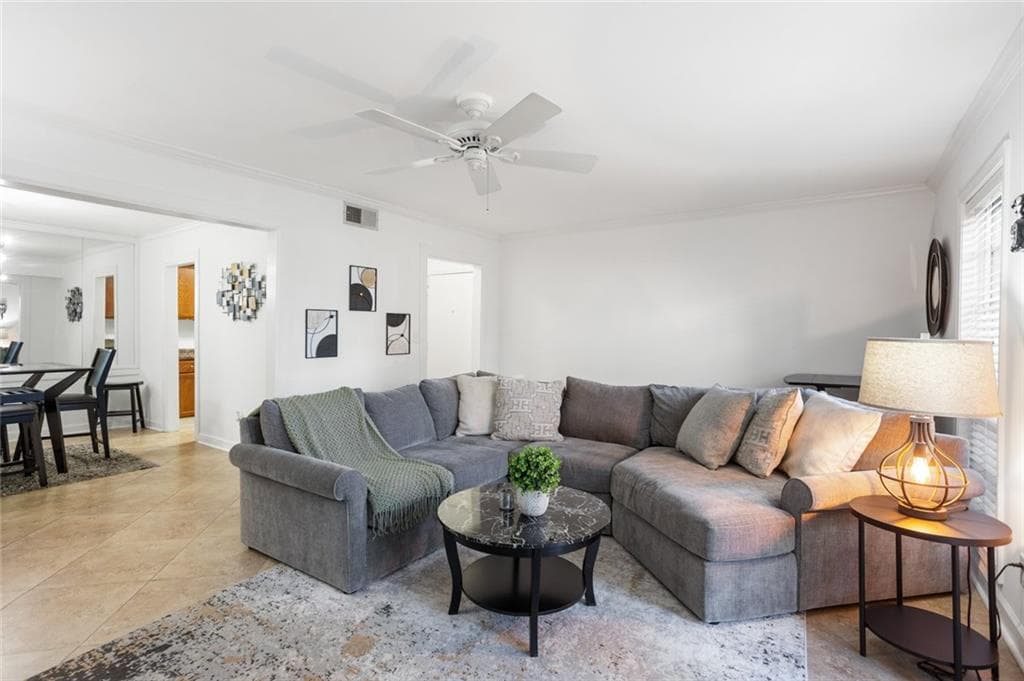 2 bedroom, 2 bathroom, 1,206 sq ft condominium for sale at 6851 Roswell Road H28, Sandy Springs, GA 30328 — photo 4