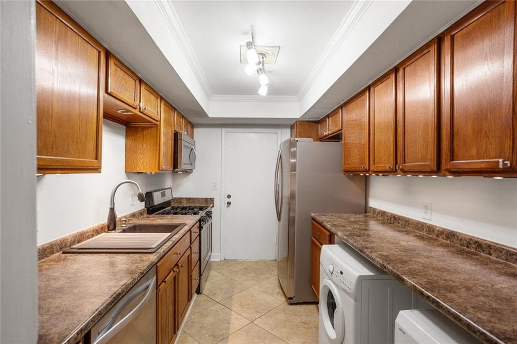 2 bedroom, 2 bathroom, 1,206 sq ft condominium for sale at 6851 Roswell Road H28, Sandy Springs, GA 30328 — photo 7