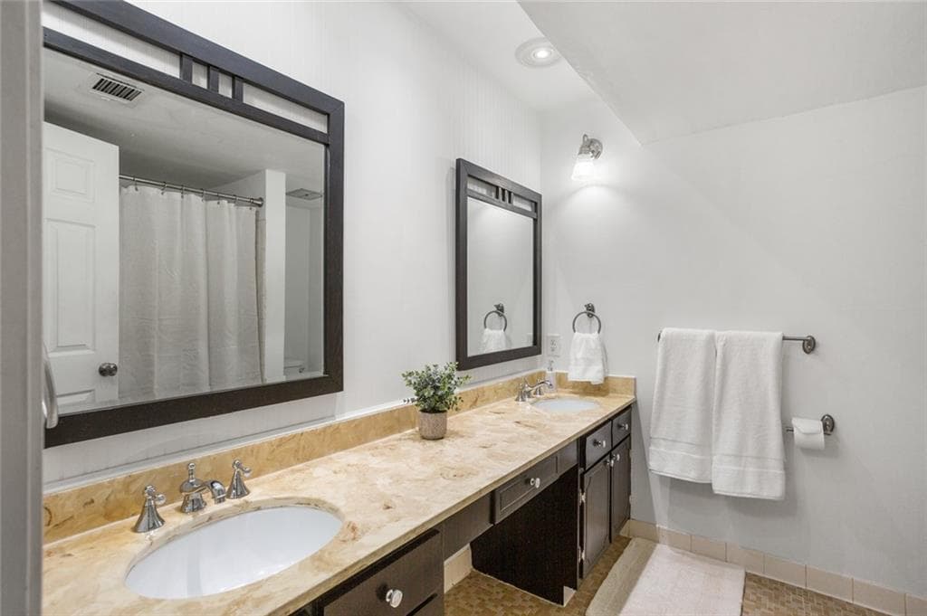 2 bedroom, 2 bathroom, 1,206 sq ft condominium for sale at 6851 Roswell Road H28, Sandy Springs, GA 30328 — photo 10