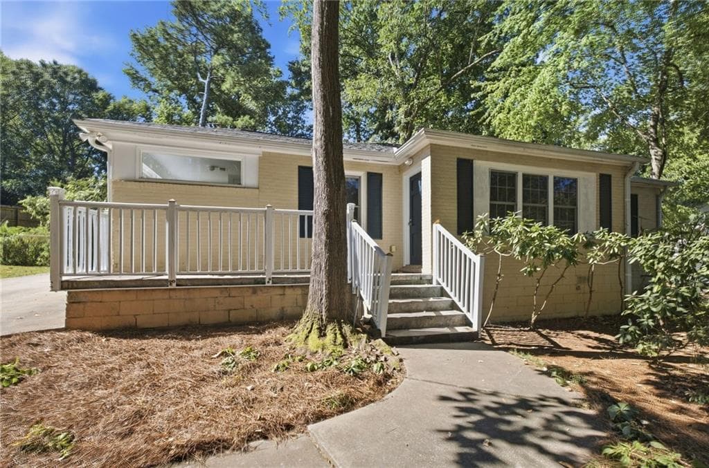 2 bedroom, 1 bathroom, 1,383 sq ft single family residence for sale at 969 S Columbia Drive, Decatur, GA 30030