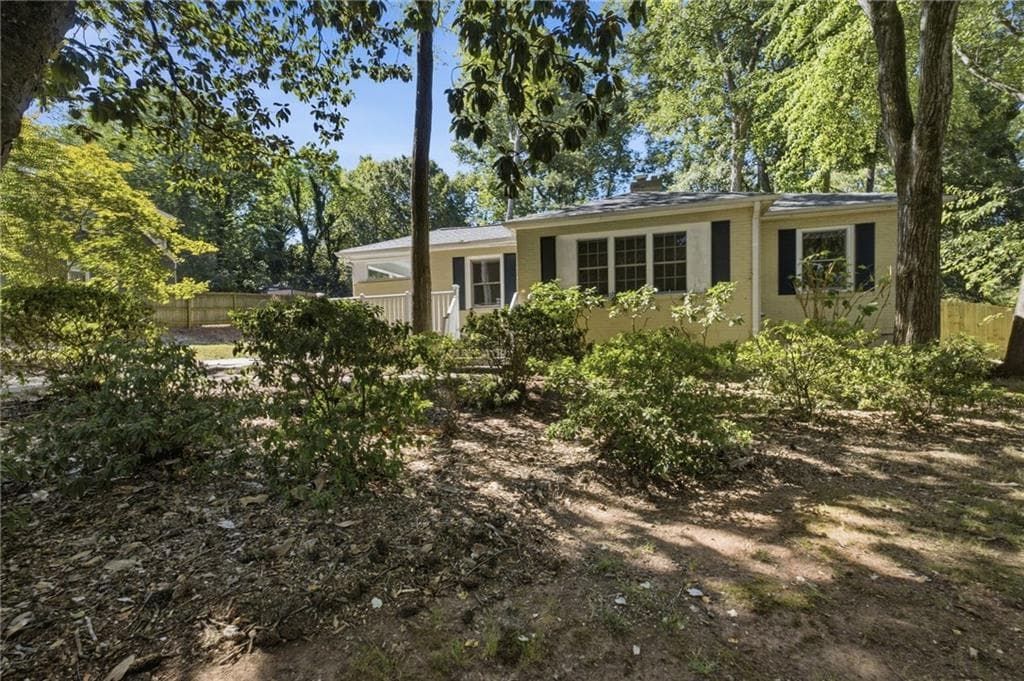 2 bedroom, 1 bathroom, 1,383 sq ft single family residence for sale at 969 S Columbia Drive, Decatur, GA 30030 — photo 4