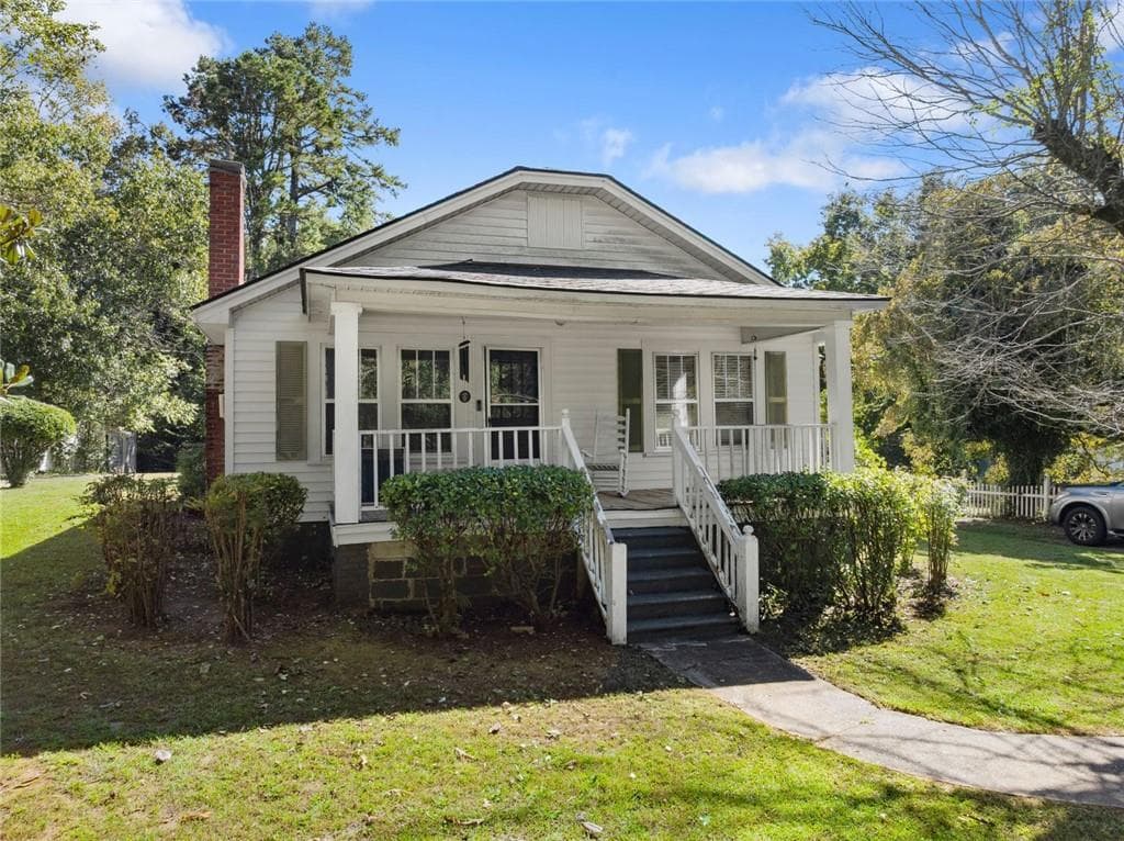 2 bedroom, 1 bathroom, 1,244 sq ft single family residence for sale at 576 Habersham Mills Road, Demorest, GA 30535 — photo 2