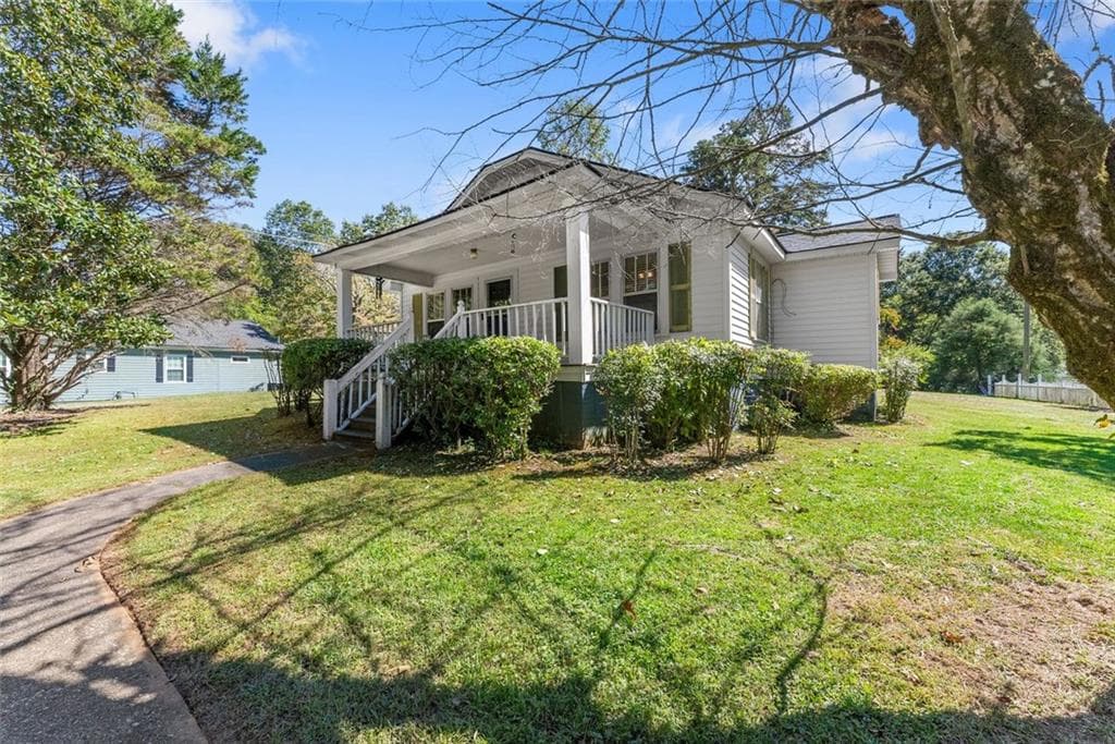 2 bedroom, 1 bathroom, 1,244 sq ft single family residence for sale at 576 Habersham Mills Road, Demorest, GA 30535 — photo 4