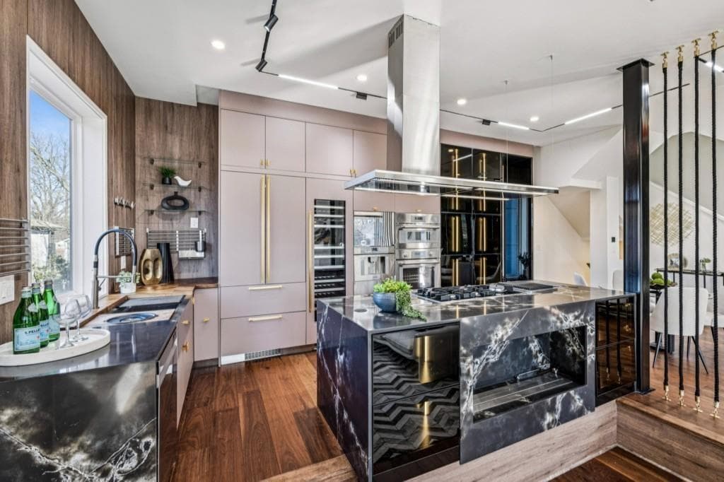 4 bedroom, 5 bathroom, 3,096 sq ft single family residence for rent at 204 South Avenue A, Atlanta, GA 30315 for $4,000 a month — photo 3