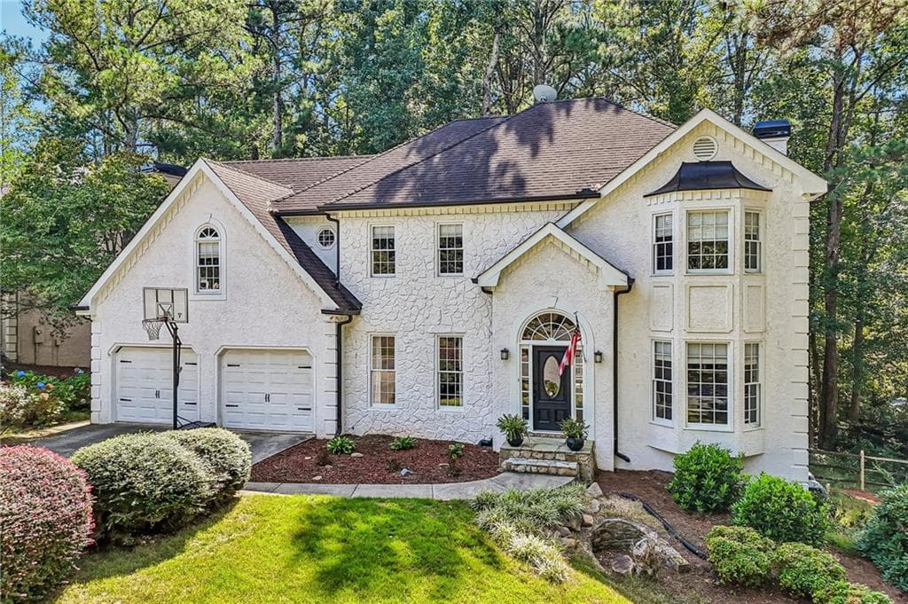 4 bedroom, 5 bathroom, 4,313 sq ft single family residence for sale at 415 Holly Stream Trail, Roswell, GA 30075 — photo 1 of 42