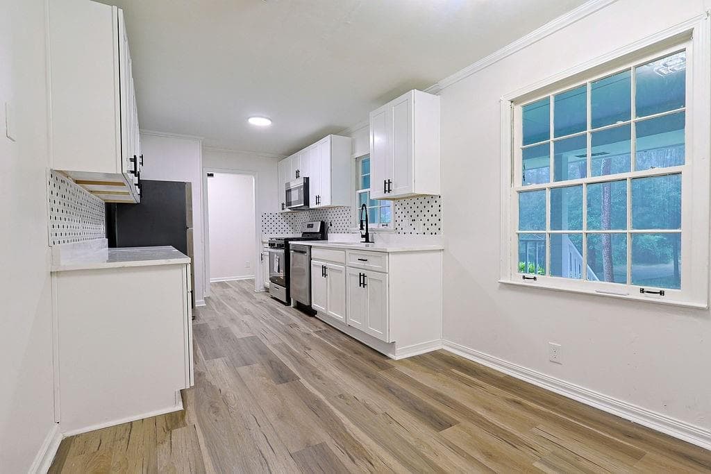 3 bedroom, 3 bathroom, 2,348 sq ft single family residence for sale at 2016 Gibralter Way, Conyers, GA 30012 — photo 6