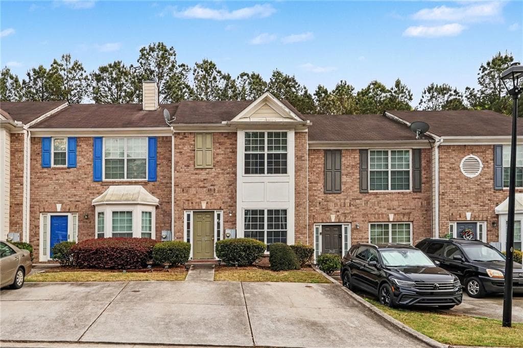 2 bedroom, 3 bathroom, 1,328 sq ft home for sale at 2800 Parkway Cove, Lithonia, GA