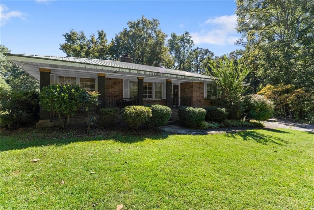 4 bedroom, 3 bathroom, 3,770 sq ft single family residence for sale at 612 Habersham Mills Road, Demorest, GA 30535 — photo 2