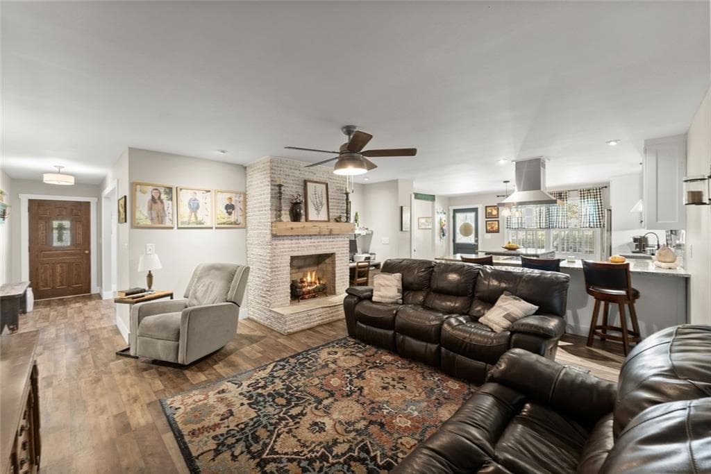 4 bedroom, 3 bathroom, 3,770 sq ft single family residence for sale at 612 Habersham Mills Road, Demorest, GA 30535 — photo 5