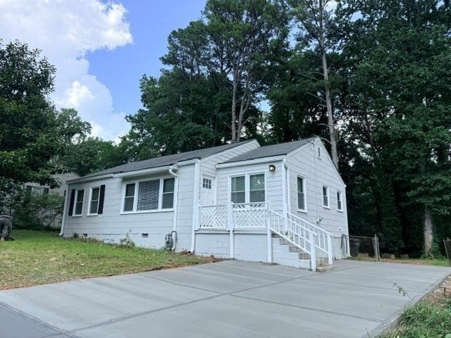 3 bedroom, 2 bathroom, 1,229 sq ft single family residence for sale at 2005 Benson Avenue, Smyrna, GA 30080 — photo 2