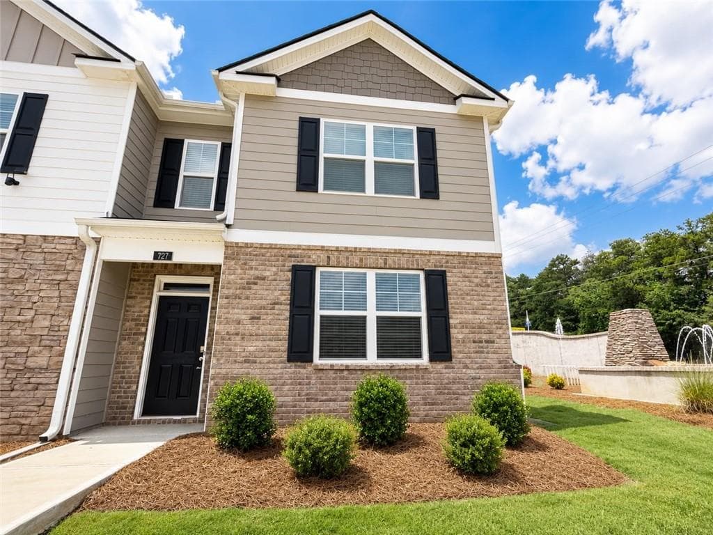 3 bedroom, 2 bathroom, 1,878 sq ft townhouse for sale at 727 Aura Trail, Lawrenceville, GA 30045