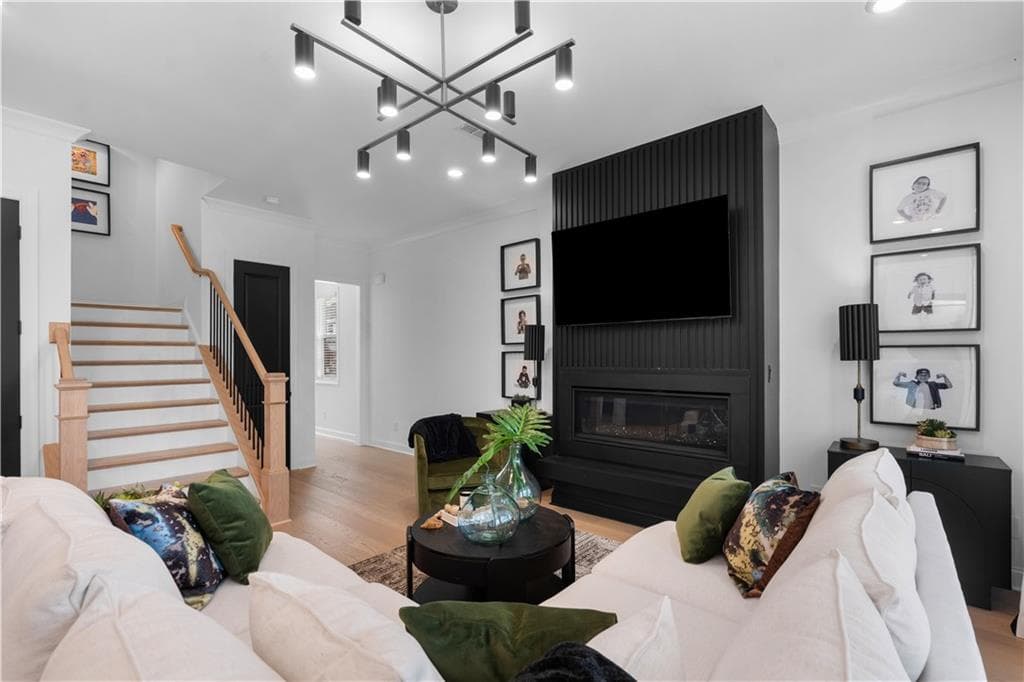 3 bedroom, 3 bathroom, 2,284 sq ft single family residence for sale at 618 Silva Street, Cumming, GA 30040 — photo 6