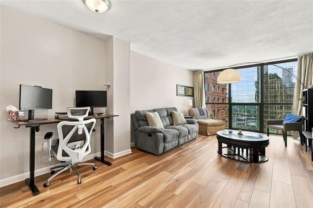 1 bedroom, 1 bathroom, 625 sq ft condominium for sale at 1280 W Peachtree Street 2613, Atlanta, GA 30309 — photo 2