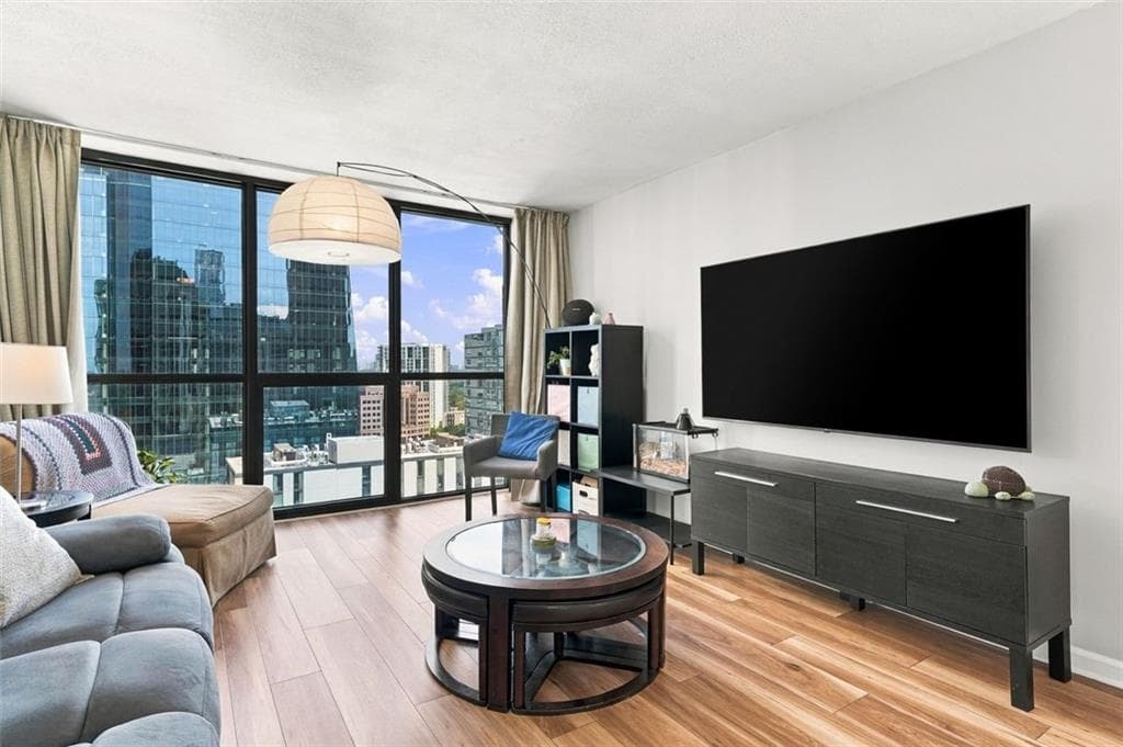 1 bedroom, 1 bathroom, 625 sq ft condominium for sale at 1280 W Peachtree Street 2613, Atlanta, GA 30309 — photo 3