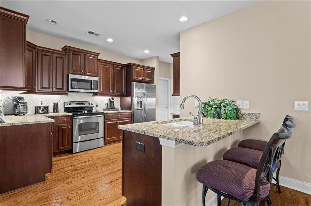 3 bedroom, 3 bathroom, 2,121 sq ft condominium for sale at 227 Orchards Circle, Woodstock, GA 30188 — photo 9