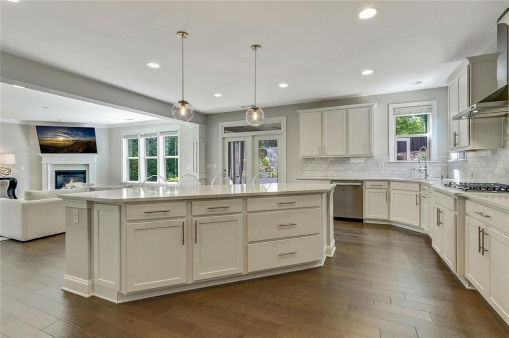 5 bedroom, 4 bathroom, 3,754 sq ft single family residence for sale at 516 Flyingbolt Run, Canton, GA 30115 — photo 9