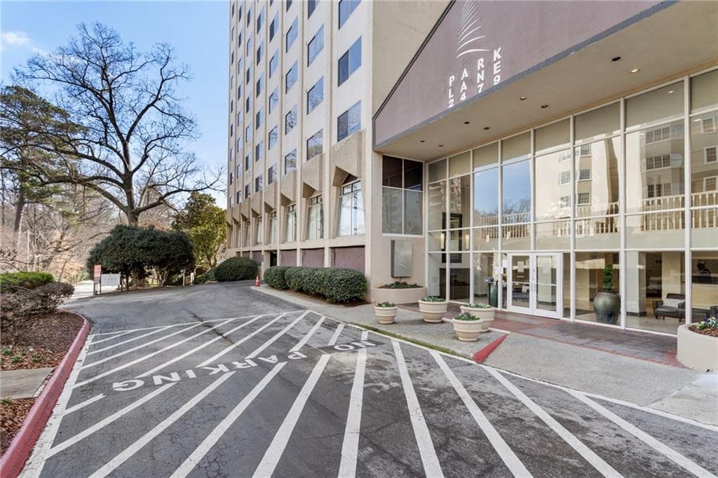 2 bedroom, 2 bathroom, 1,062 sq ft condominium for sale at 2479 Peachtree Road 217, Atlanta, GA 30305