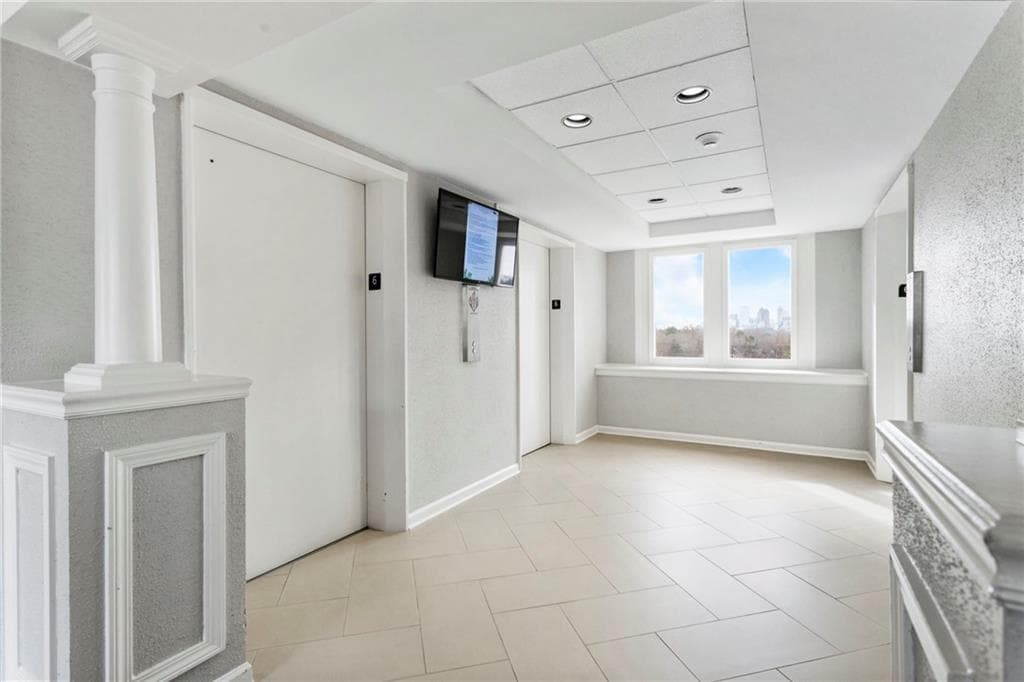 2 bedroom, 2 bathroom, 1,062 sq ft condominium for sale at 2479 Peachtree Road 217, Atlanta, GA 30305 — photo 2