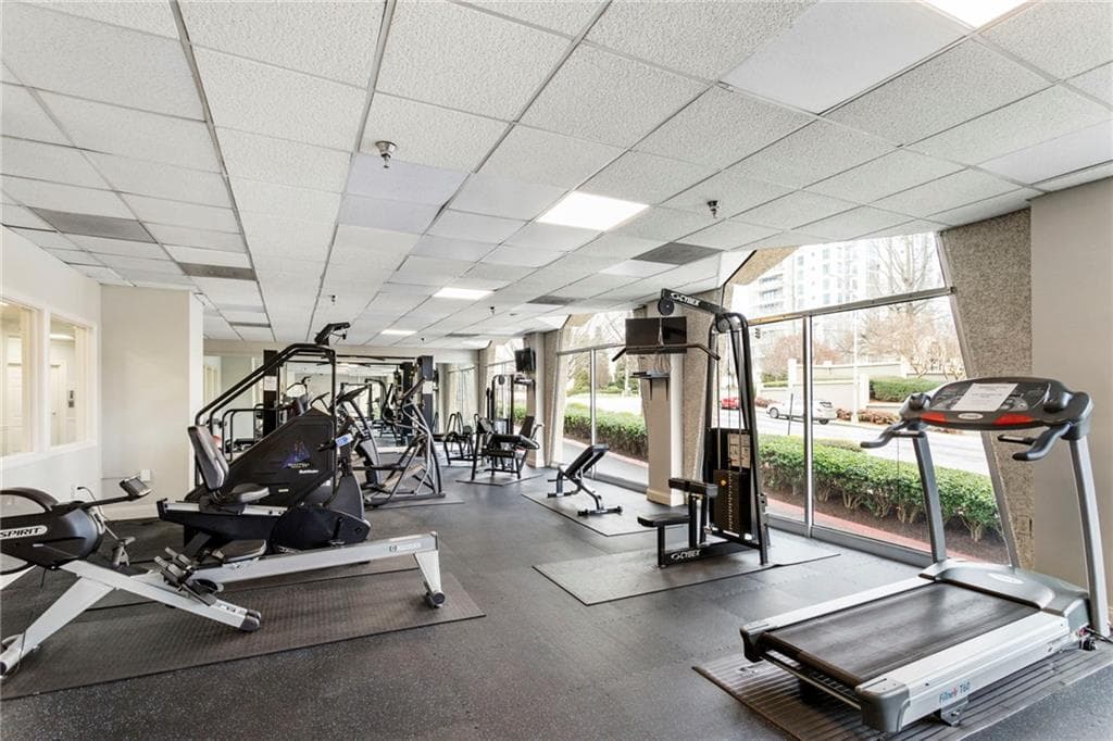 2 bedroom, 2 bathroom, 1,062 sq ft condominium for sale at 2479 Peachtree Road 217, Atlanta, GA 30305 — photo 4