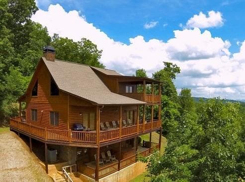4 bedroom, 4 bathroom, 3,000 sq ft single family residence for sale at 499 Raven Ridge Circle, Mineral Bluff, GA 30559 — photo 1 of 48