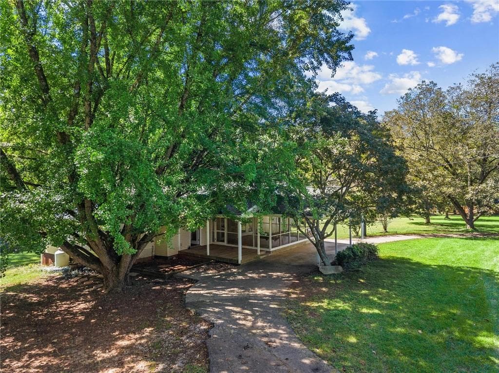 3 bedroom, 2 bathroom, 1,500 sq ft single family residence for sale at 7447 Old Cornelia Highway, Alto, GA 30510 — photo 7