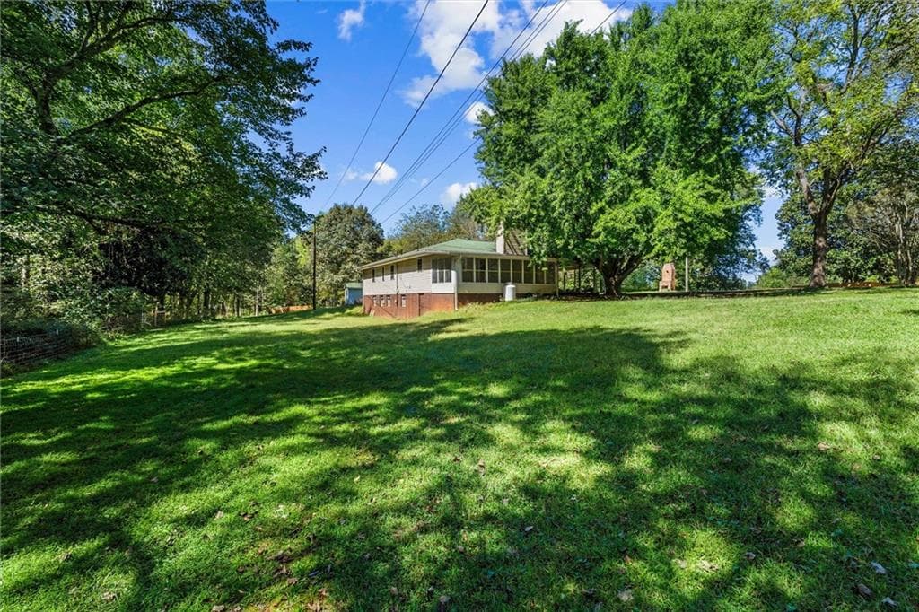 3 bedroom, 2 bathroom, 1,500 sq ft single family residence for sale at 7447 Old Cornelia Highway, Alto, GA 30510 — photo 6