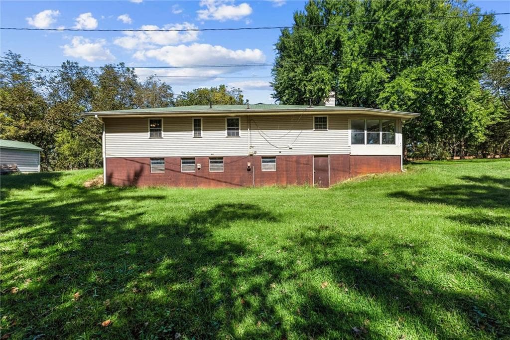 3 bedroom, 2 bathroom, 1,500 sq ft single family residence for sale at 7447 Old Cornelia Highway, Alto, GA 30510 — photo 9