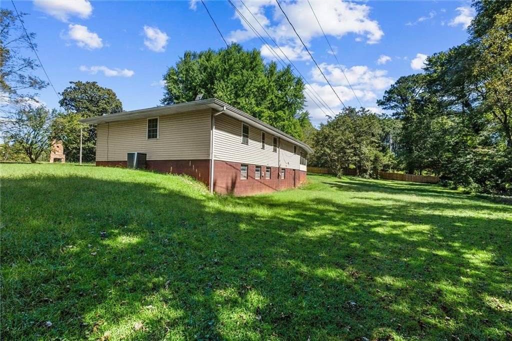 3 bedroom, 2 bathroom, 1,500 sq ft single family residence for sale at 7447 Old Cornelia Highway, Alto, GA 30510 — photo 8