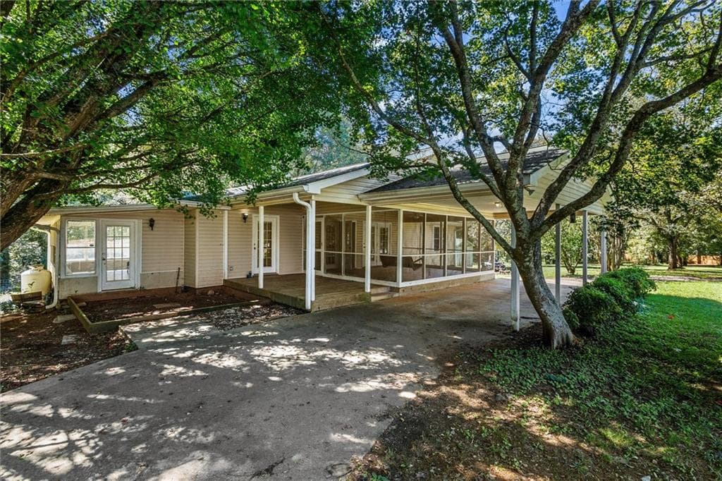 3 bedroom, 2 bathroom, 1,500 sq ft single family residence for sale at 7447 Old Cornelia Highway, Alto, GA 30510 — photo 3