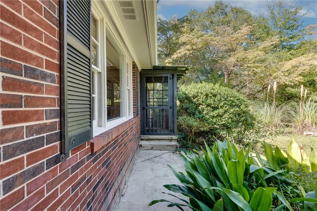 3 bedroom, 2 bathroom, 1,225 sq ft single family residence for sale at 2969 Judylyn Drive, Decatur, GA 30033 — photo 2