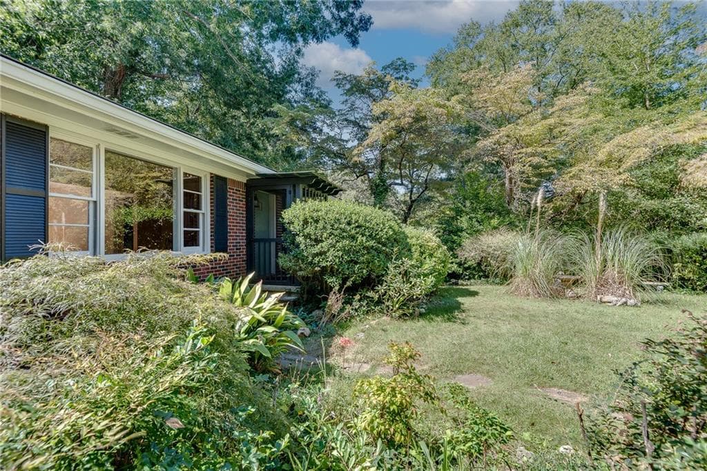 3 bedroom, 2 bathroom, 1,225 sq ft single family residence for sale at 2969 Judylyn Drive, Decatur, GA 30033 — photo 3