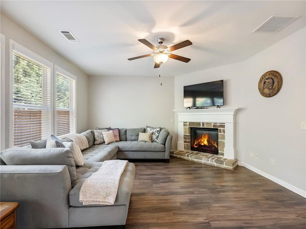 3 bedroom, 3 bathroom, 2,155 sq ft single family residence for sale at 5907 Waterway Place, Flowery Branch, GA 30542 — photo 9