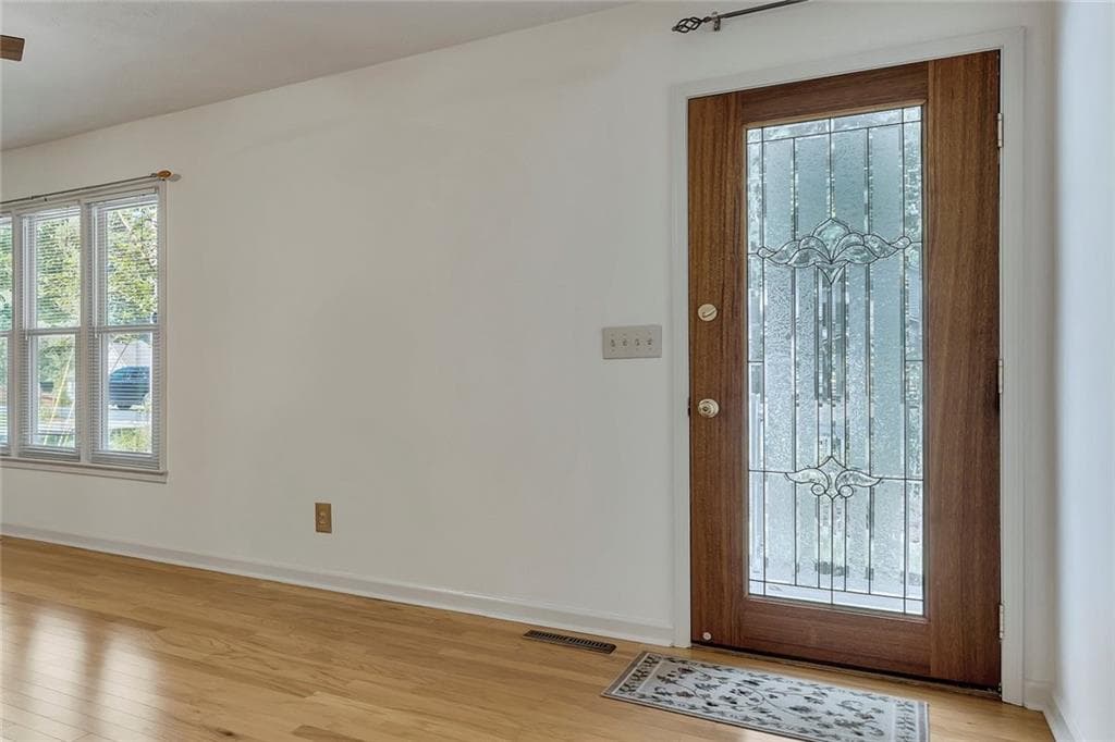 4 bedroom, 3 bathroom, 2,258 sq ft single family residence for sale at 3801 Allyn Drive, Kennesaw, GA 30152 — photo 5