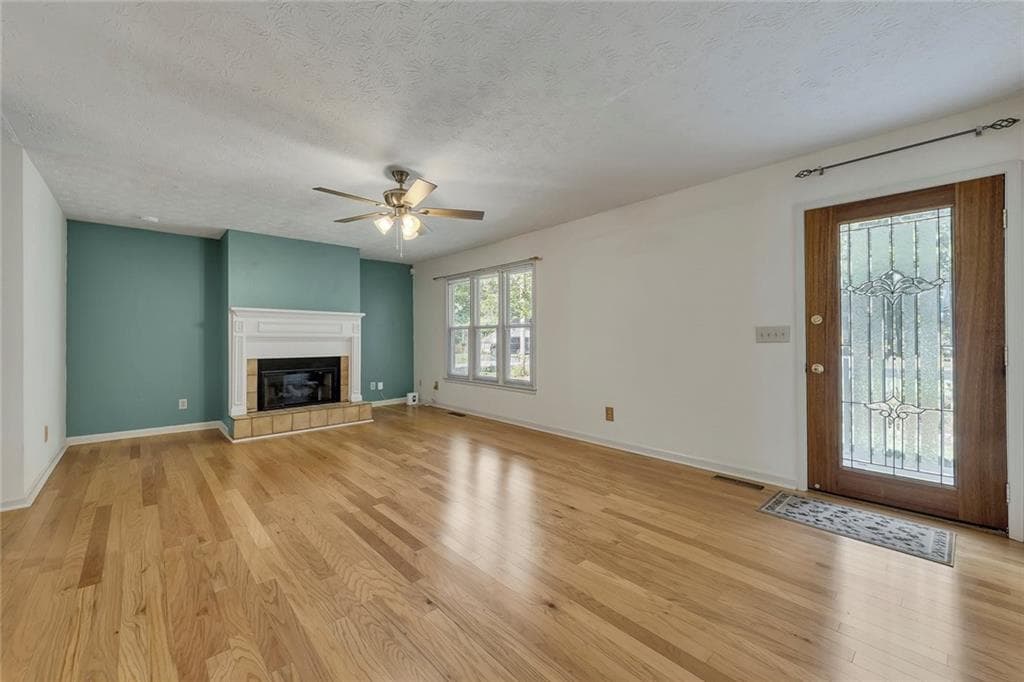 4 bedroom, 3 bathroom, 2,258 sq ft single family residence for sale at 3801 Allyn Drive, Kennesaw, GA 30152 — photo 6