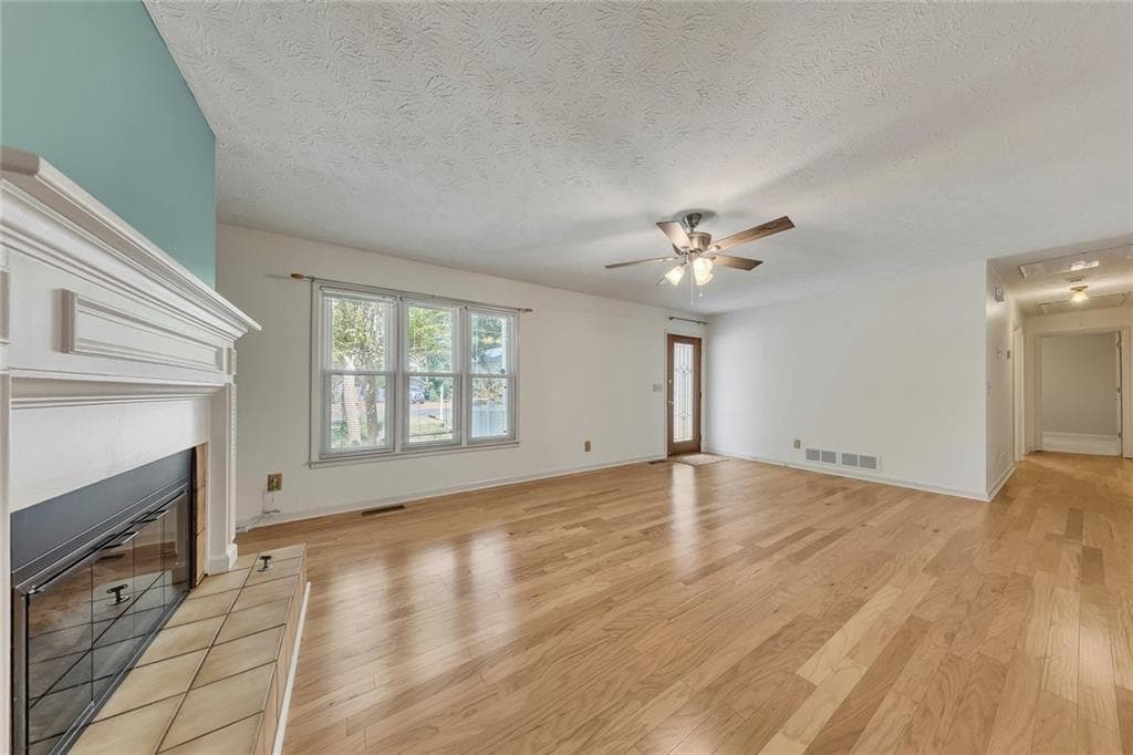 4 bedroom, 3 bathroom, 2,258 sq ft single family residence for sale at 3801 Allyn Drive, Kennesaw, GA 30152 — photo 7