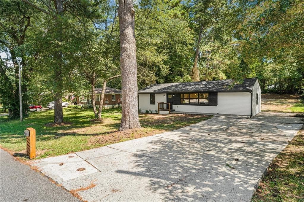 3 bedroom, 3 bathroom, 1,300 sq ft single family residence for sale at 5177 White Boulevard, Mableton, GA 30126 — photo 2